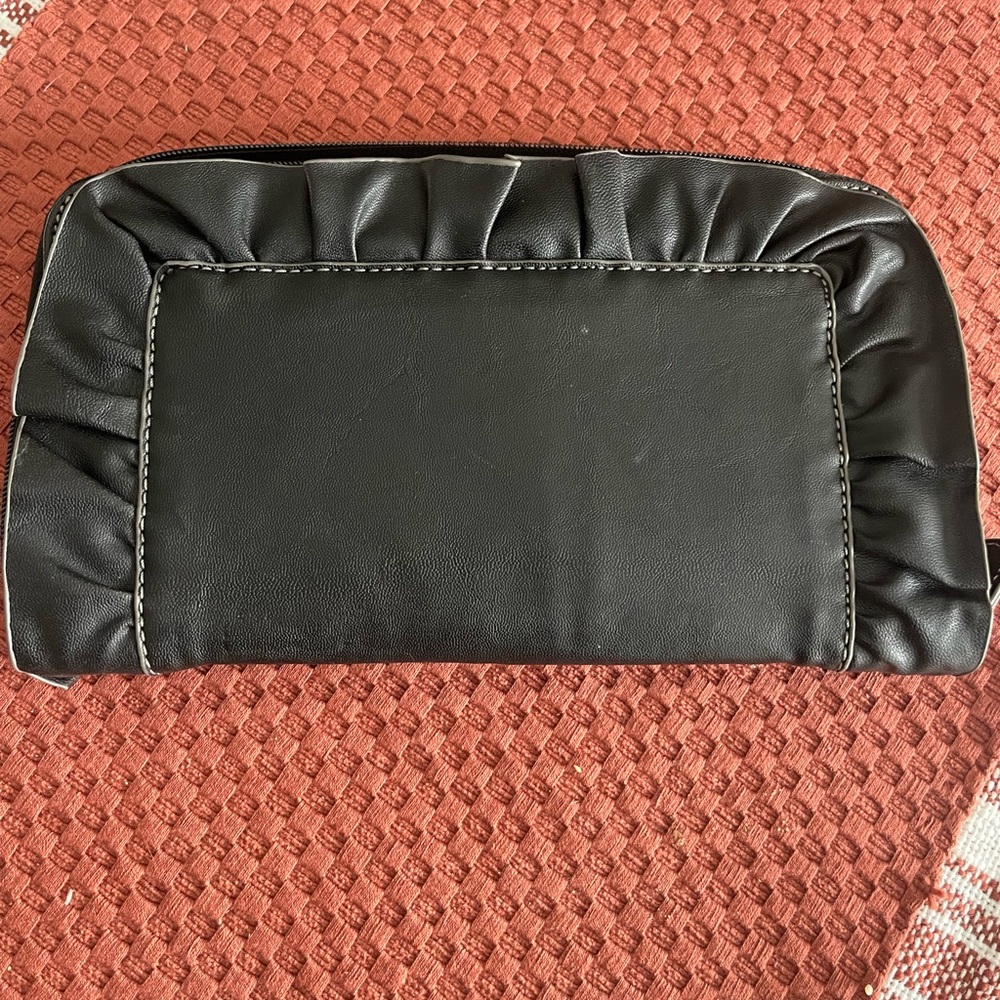 Easy Spirit black ruffle clutch purse zipper wallet